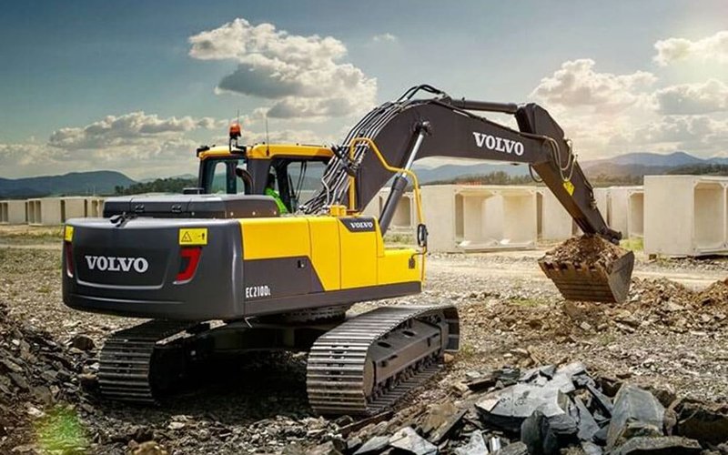 Volvo EC210D with Breaker