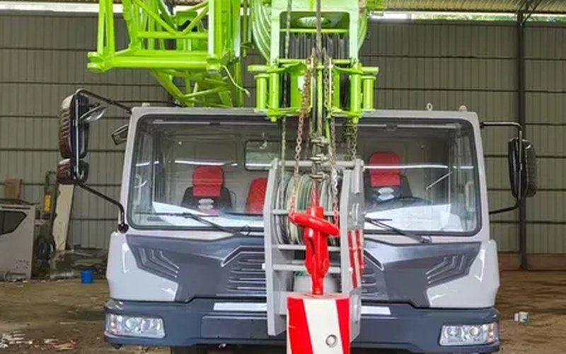 Zoomlion 50-Ton Crane